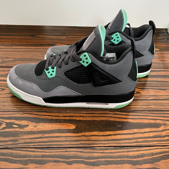 Women’s Air Jordan 4 Green Glow - Picture 1 of 5